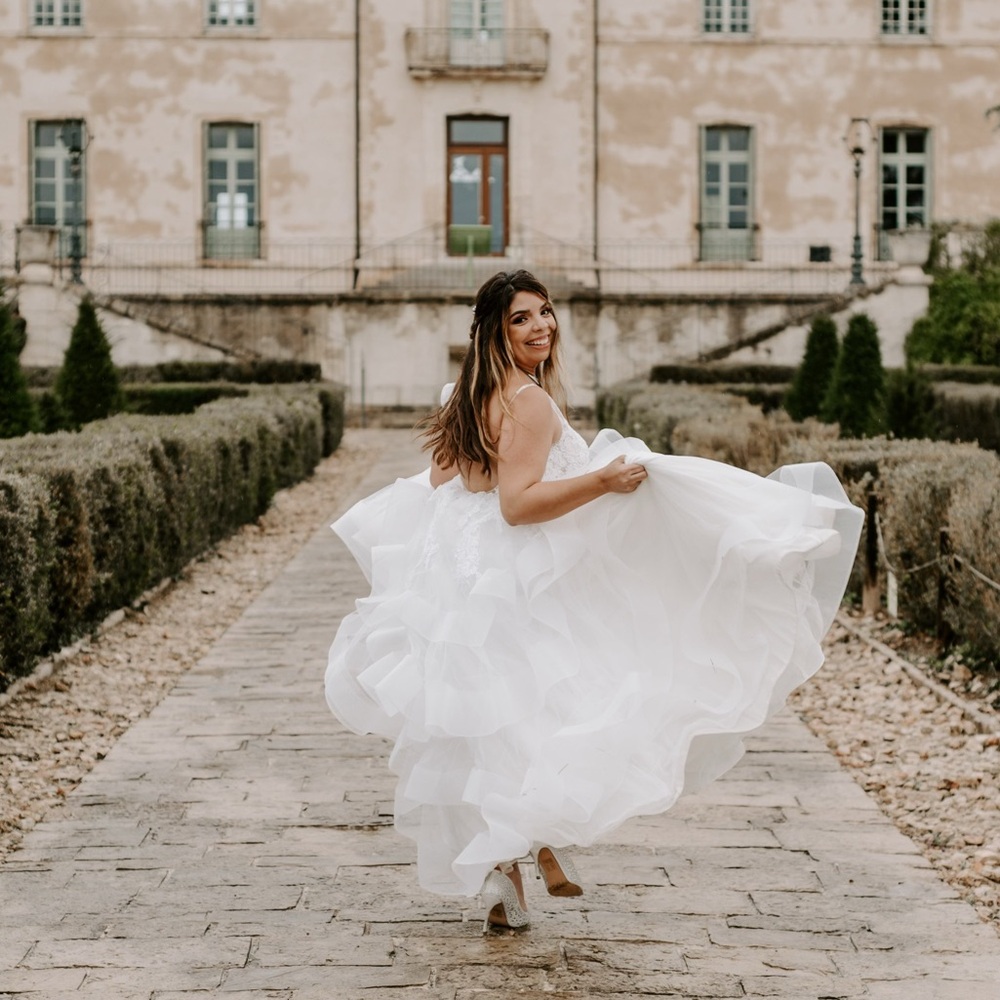 Monique Lhuillier Spaghetti Strap Wedding Gown 2018ish 🤍